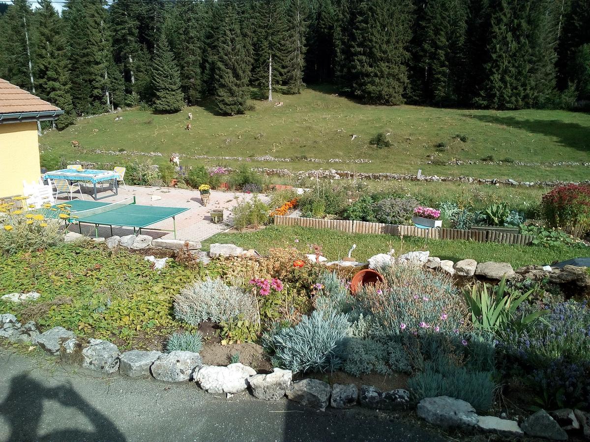 La Dernier Villa La Côte-aux-Fées Bagian luar foto