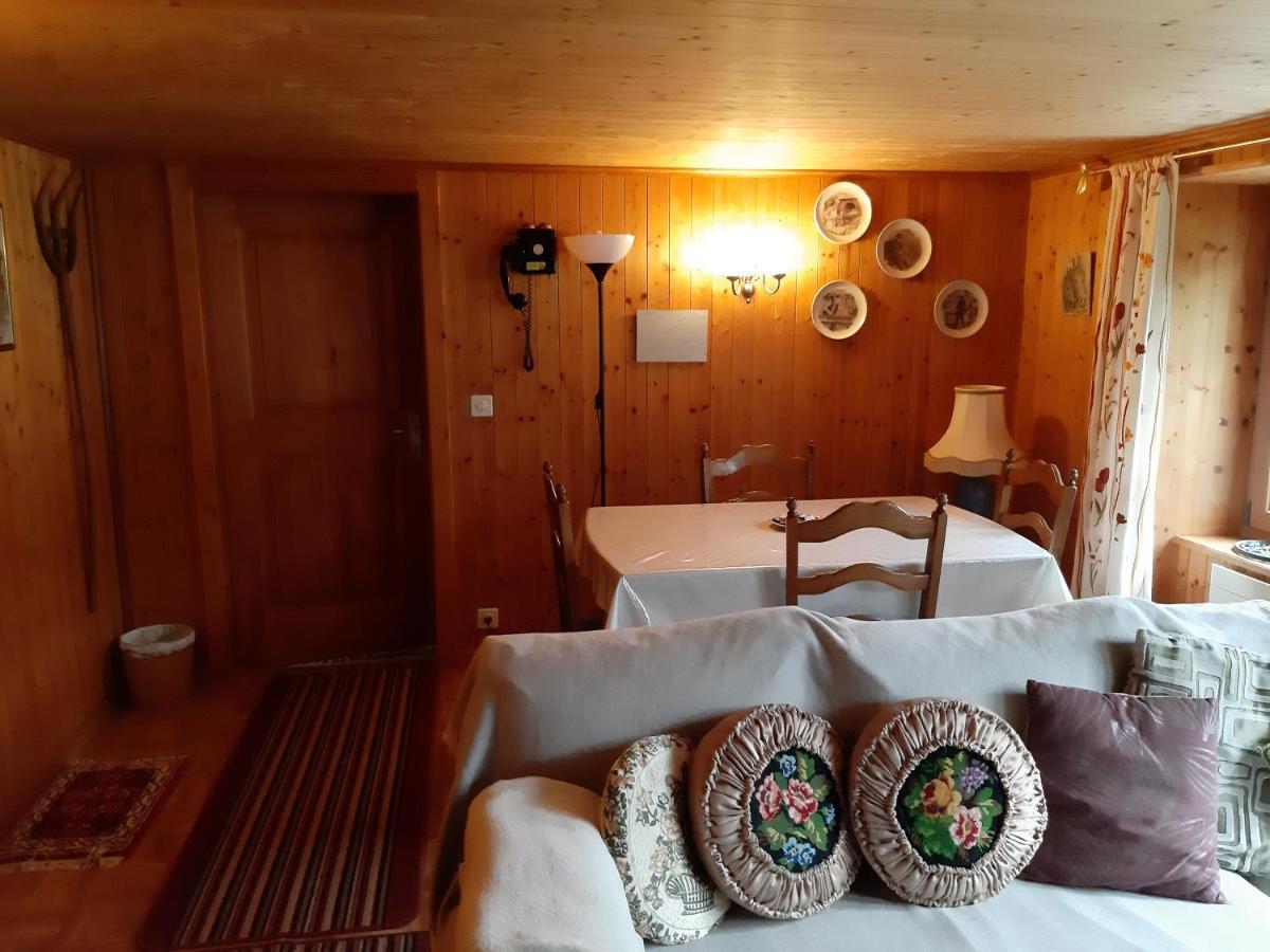 La Dernier Villa La Côte-aux-Fées Bagian luar foto