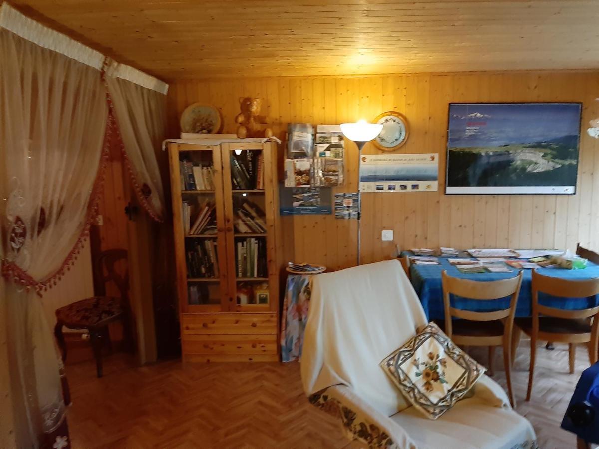 La Dernier Villa La Côte-aux-Fées Bagian luar foto